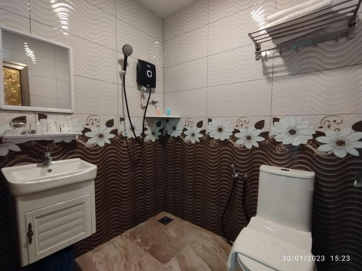 Kb Hotel Kepala Batas  Buitenkant foto