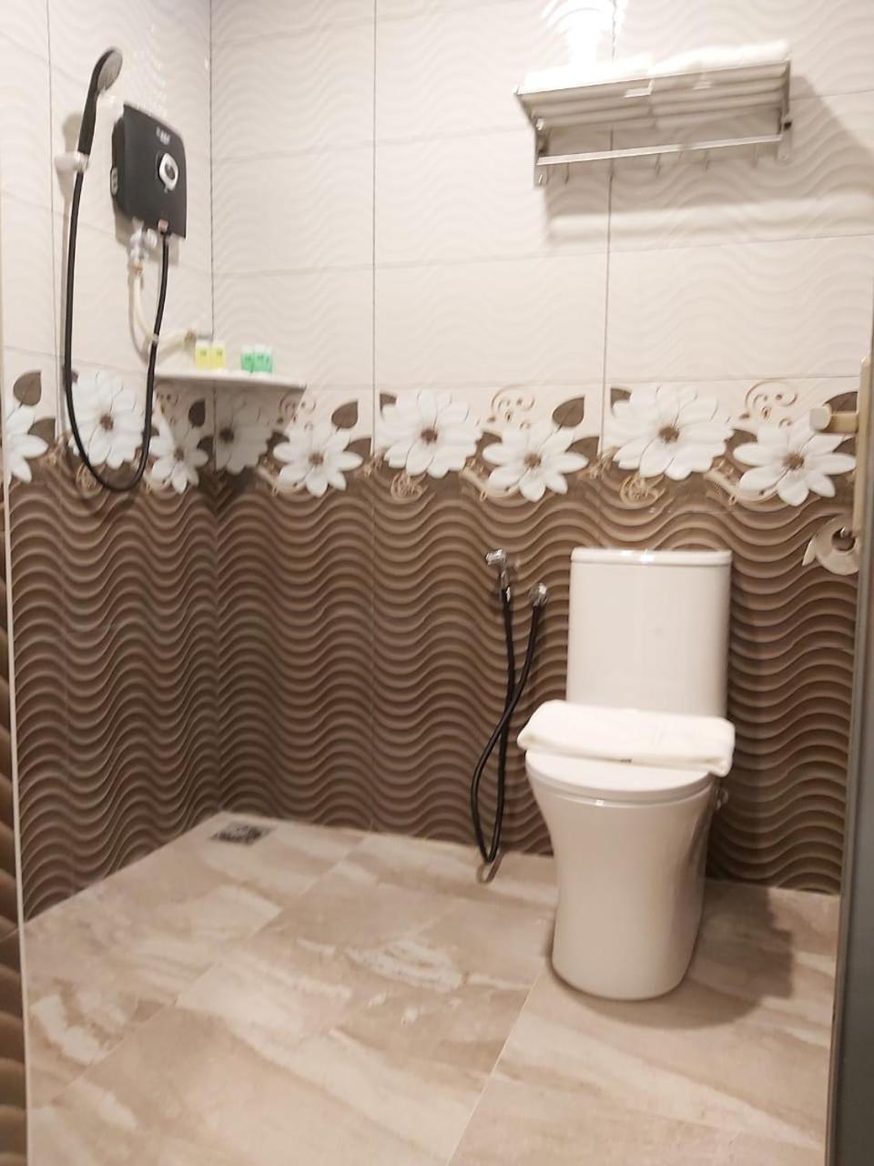 Kb Hotel Kepala Batas  Buitenkant foto
